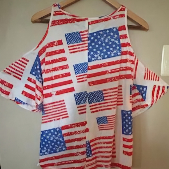 American Flag Print Blouse - Picture 2 of 6